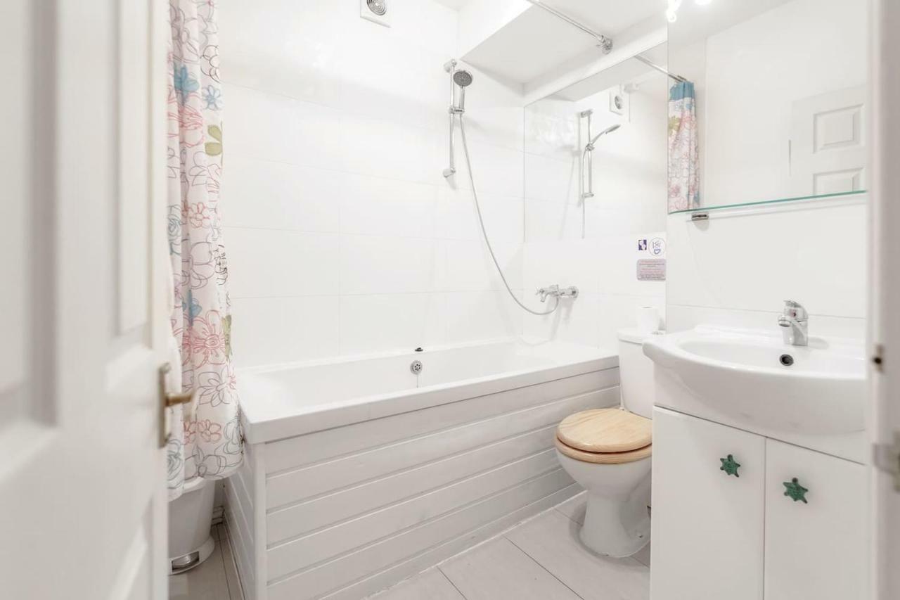 3 Bedroom Garden Flat - Central Location Londra Exterior foto