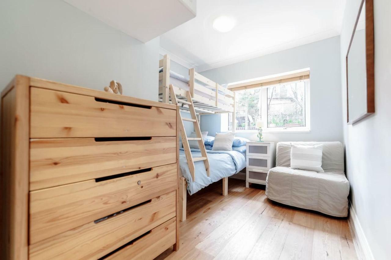3 Bedroom Garden Flat - Central Location Londra Exterior foto