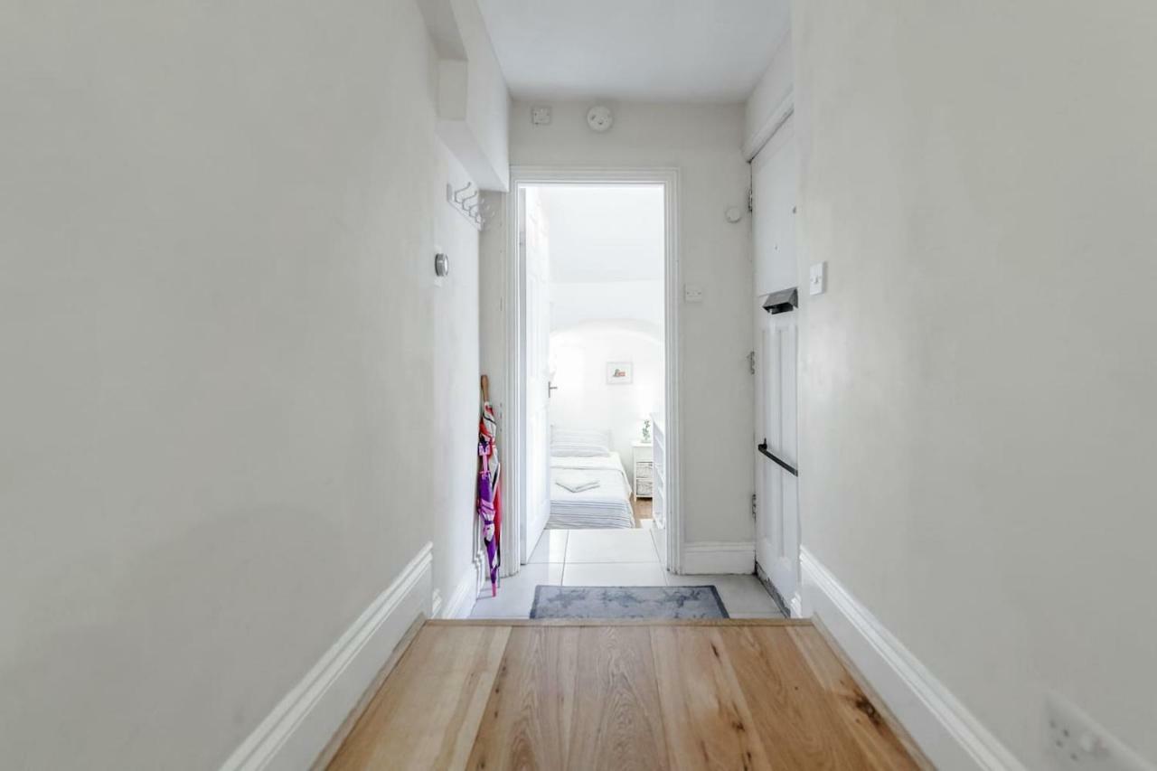 3 Bedroom Garden Flat - Central Location Londra Exterior foto