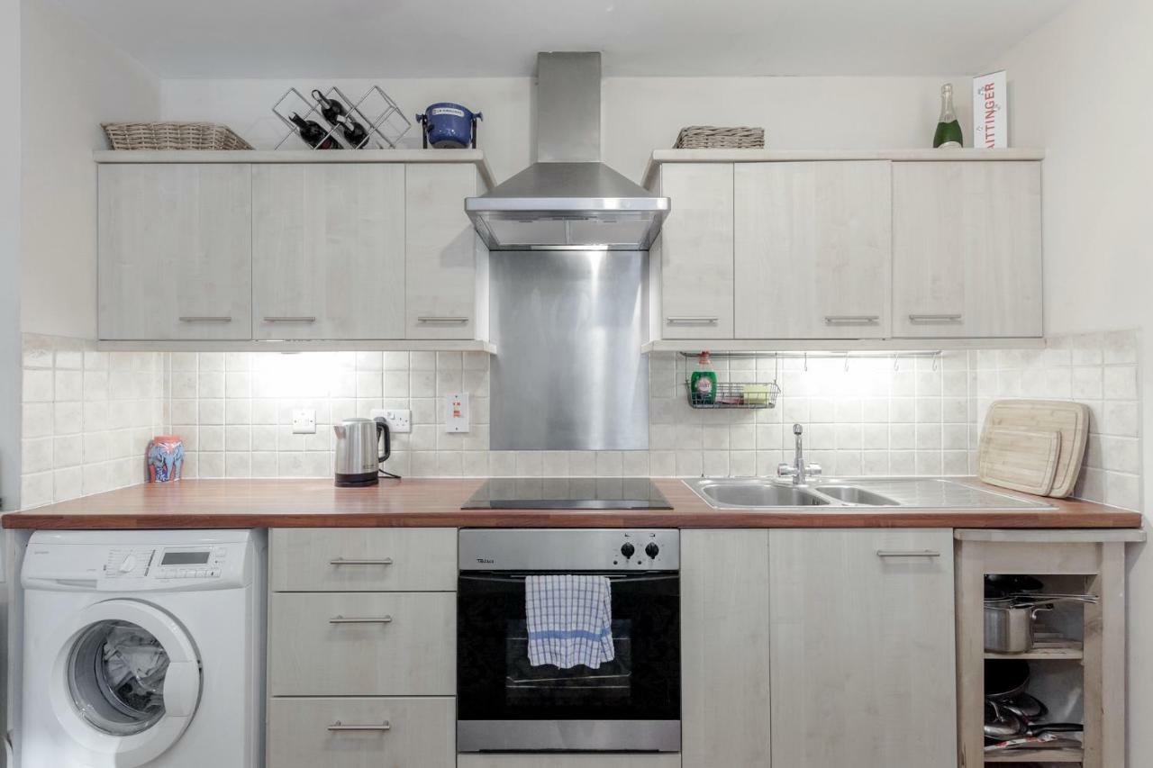 3 Bedroom Garden Flat - Central Location Londra Exterior foto
